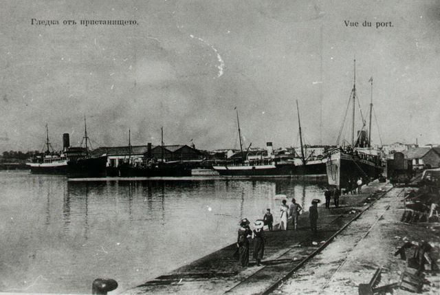  Изглед от пристанището